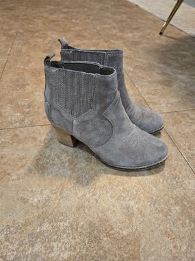 Franco Fortini Light Gray Suede Western Ankle Booties